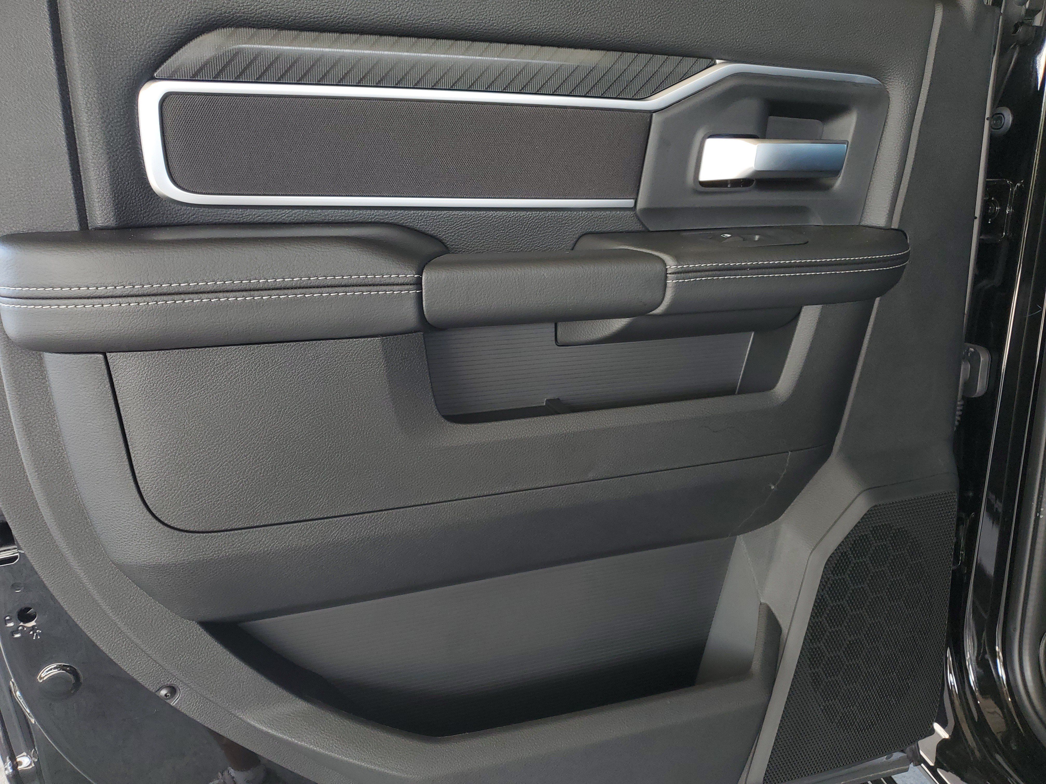 New 2025 RAM 2500 Big Horn AWD/4WD image 13