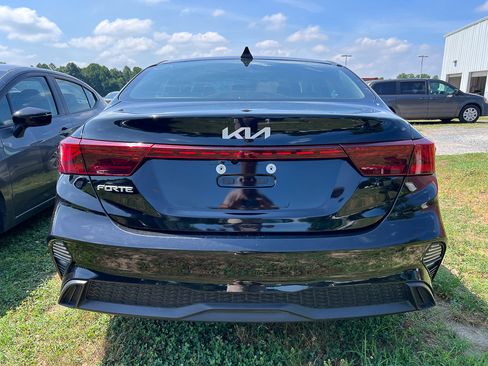 Used 2024 Kia Forte LXS FWD image 3