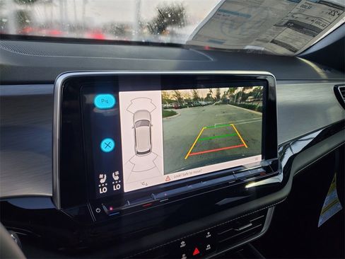 New 2026 Volkswagen Atlas Cross Sport SE image 11