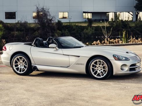Used 2003 Dodge Viper SRT-10 image 5