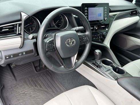Used 2024 Toyota Camry SE FWD image 4