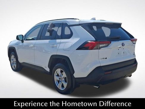 Used 2021 Toyota RAV4 LE AWD/4WD image 4