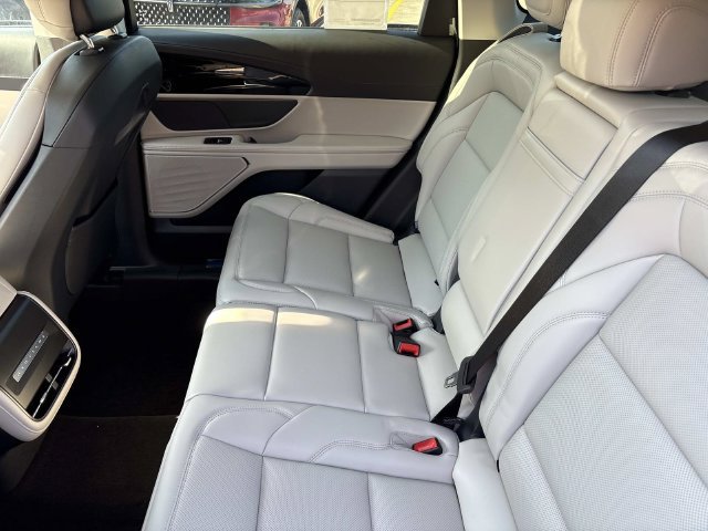 New 2026 Lincoln Nautilus Premier AWD/4WD image 16
