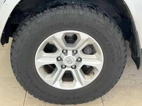 Used 2019 Toyota 4Runner SR5 AWD/4WD image 4