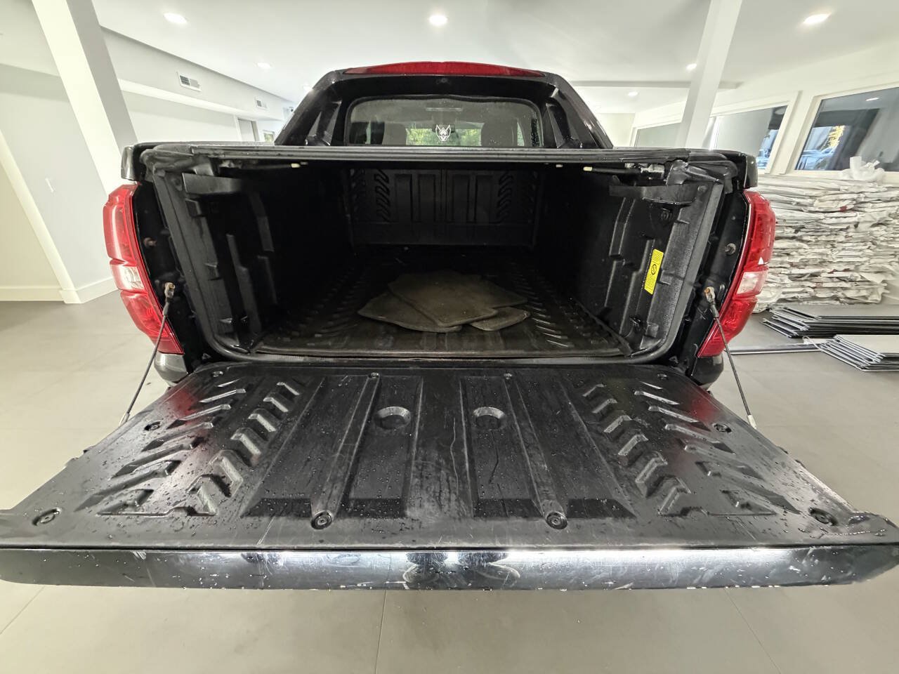 Used 2013 Chevrolet Avalanche LT w/ Suspension Package, Off-Road AWD/4WD image 10