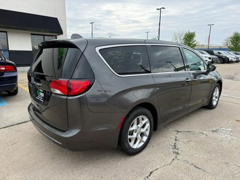 Used 2019 Chrysler Pacifica Touring Plus w/ Tire & Wheel Group FWD image 16