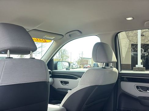 Used 2023 Honda Pilot LX image 32