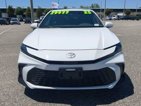 Certified 2025 Toyota Camry SE image 9