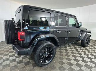Used 2024 Jeep Wrangler Unlimited Sahara AWD/4WD video 3
