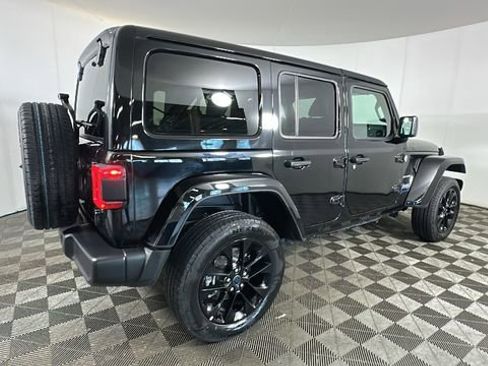 Used 2024 Jeep Wrangler Unlimited Sahara AWD/4WD image 3