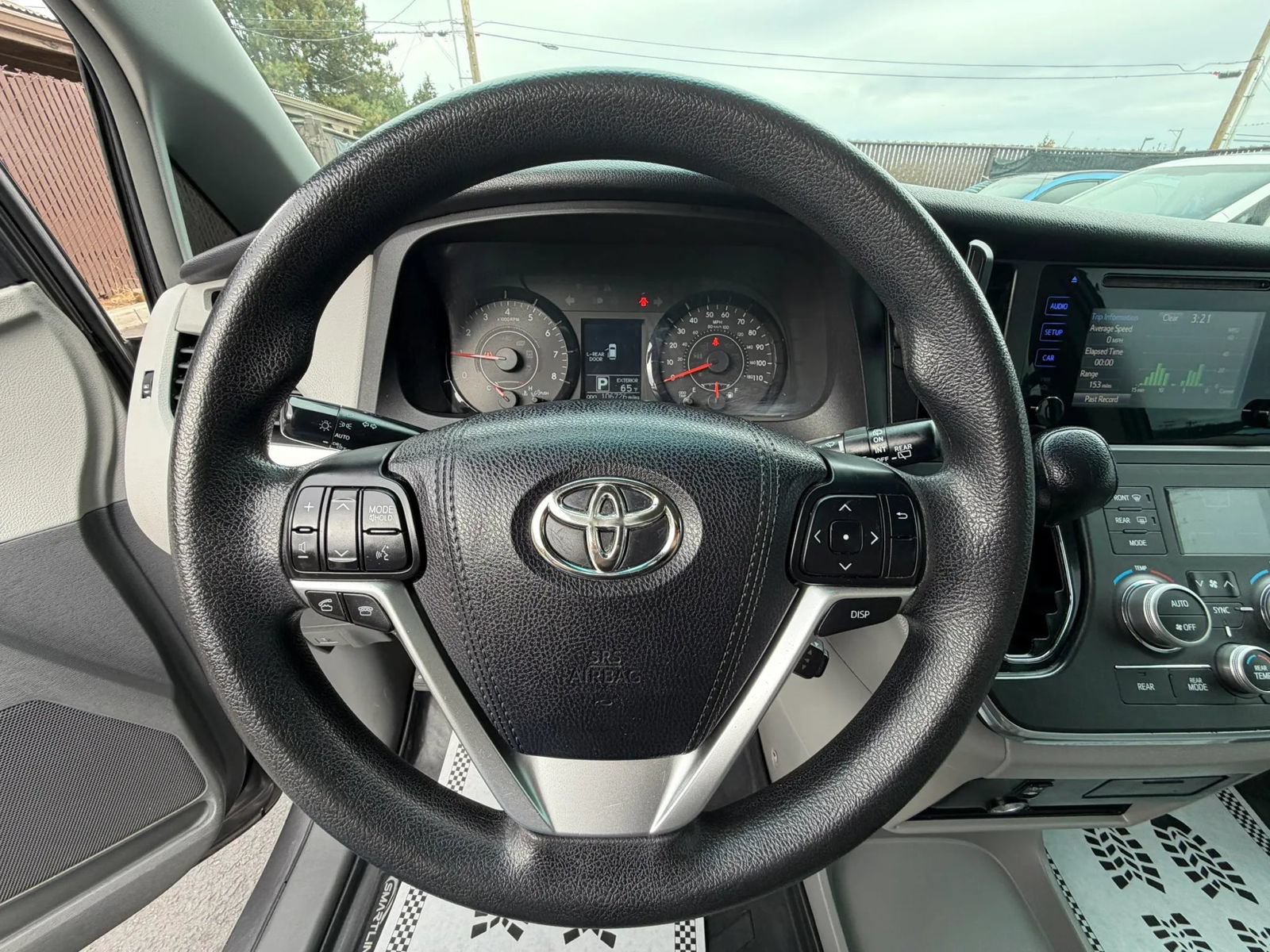 Used 2015 Toyota Sienna L FWD image 18