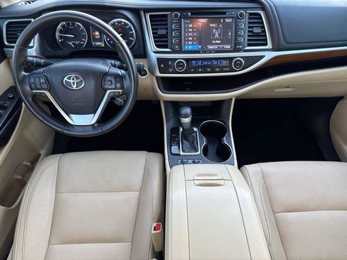 Used 2017 Toyota Highlander Limited FWD image 14