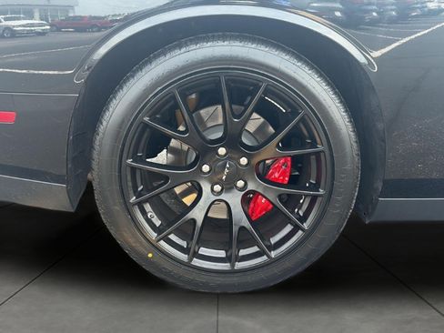 Used 2016 Dodge Challenger SRT Hellcat RWD image 11