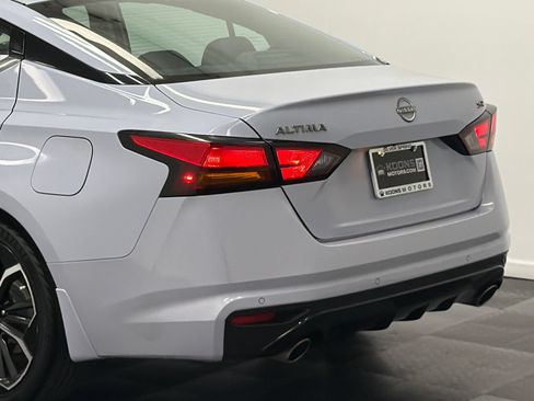 Used 2024 Nissan Altima 2.5 SR w/ SR Premium Package FWD image 6