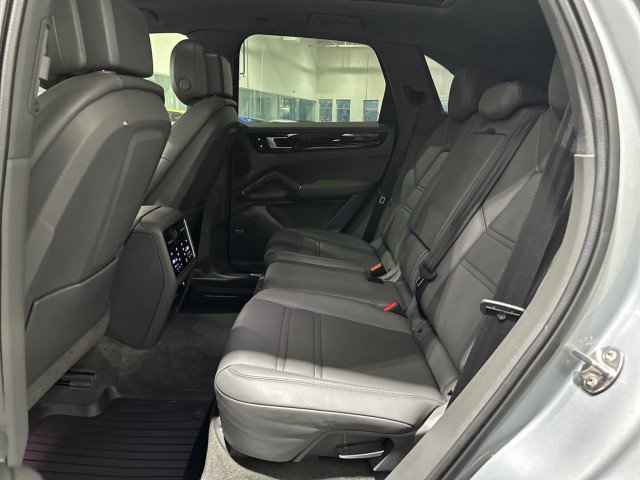 Used 2021 Porsche Cayenne AWD/4WD image 46