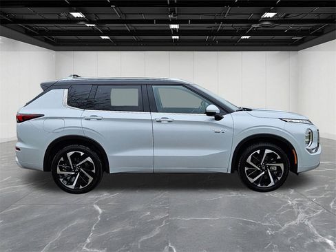 New 2025 Mitsubishi Outlander SEL image 6