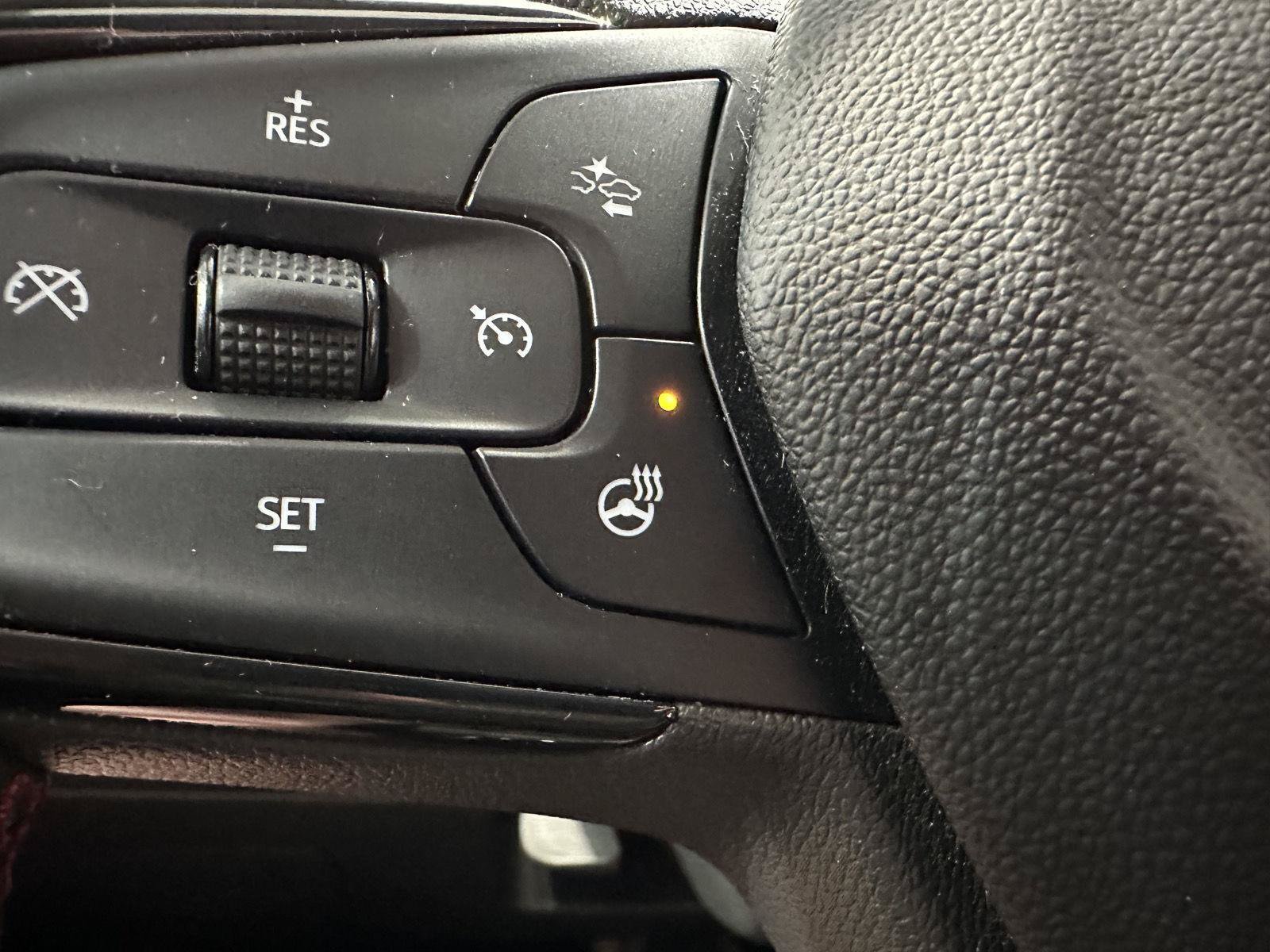 Used 2024 Chevrolet Trax RS FWD image 22