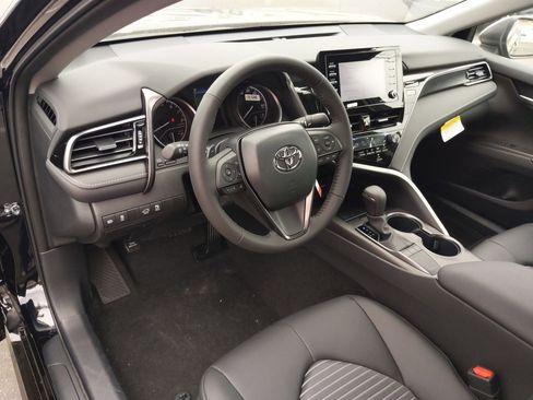 Used 2023 Toyota Camry SE image 9
