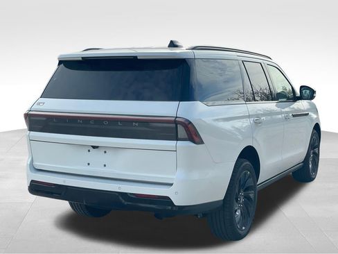 New 2026 Lincoln Navigator Reserve w/ Jet Appearance Package AWD/4WD image 5