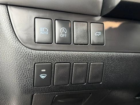 Used 2019 Toyota Highlander XLE AWD/4WD image 15