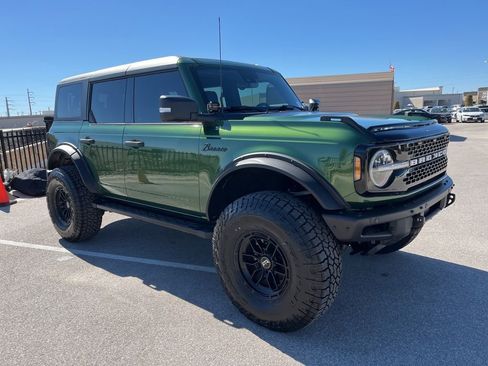 Used 2023 Ford Bronco Wildtrak image 3