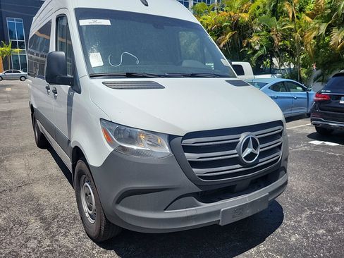 Used 2024 Mercedes-Benz Sprinter 2500 image 4