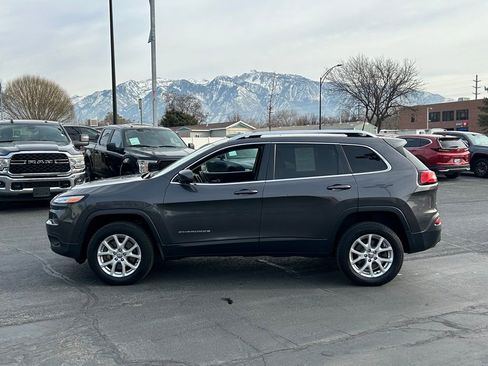 Used 2017 Jeep Cherokee Latitude w/ Comfort/Convenience Group image 8