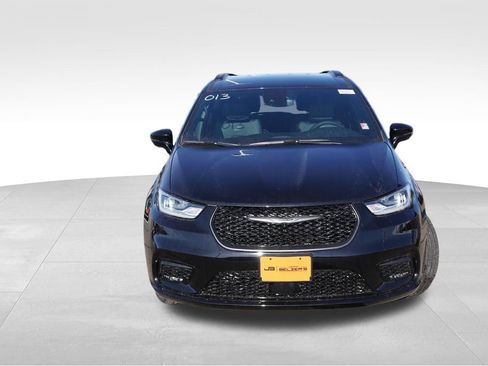 New 2026 Chrysler Pacifica Select w/ S Appearance Package image 9