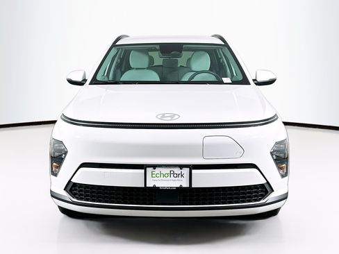 Used 2024 Hyundai Kona SEL FWD image 2