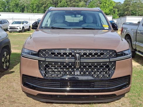 Used 2026 Lincoln Navigator Black Label AWD/4WD image 2