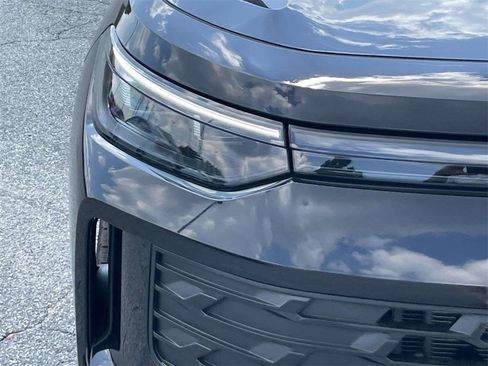New 2025 Volkswagen Tiguan SE FWD image 11