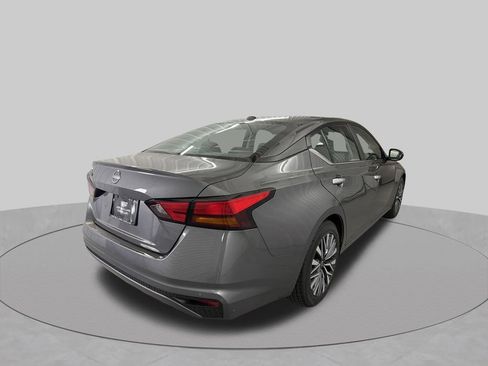 Used 2025 Nissan Altima 2.5 SV FWD image 6