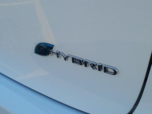 Certified 2024 Chrysler Pacifica Limited FWD image 6