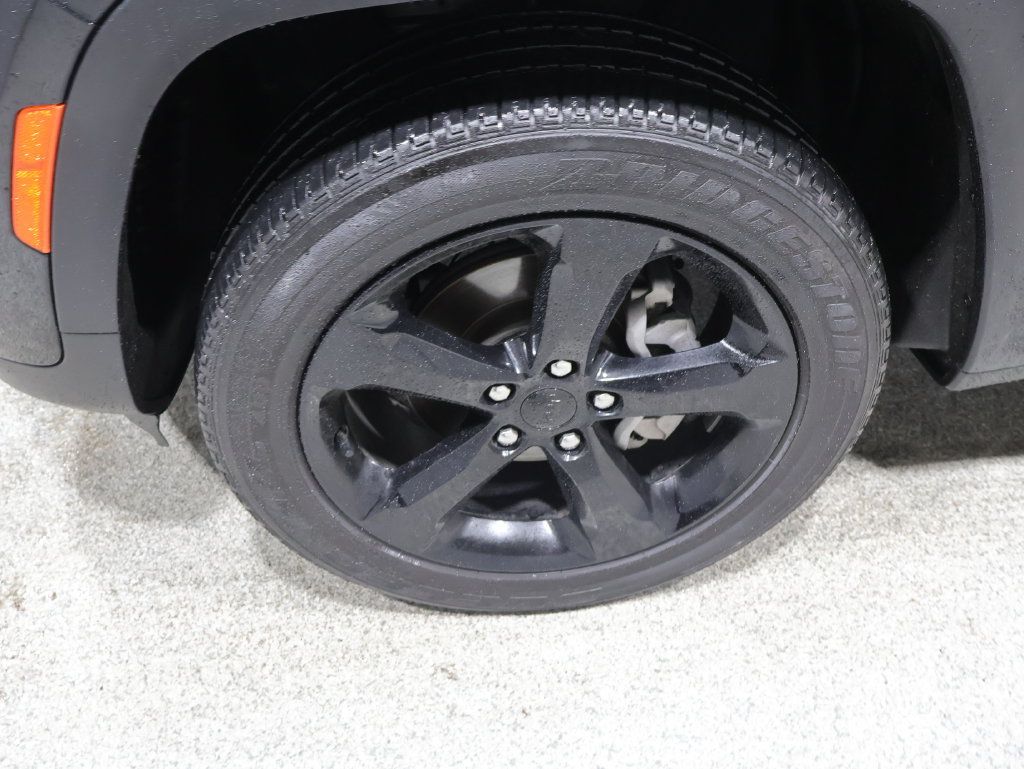 Used 2023 Jeep Grand Cherokee Altitude AWD/4WD image 9