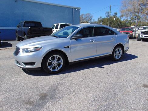 Used 2015 Ford Taurus SE image 5