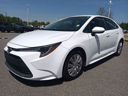 Used 2023 Toyota Corolla LE FWD image 7