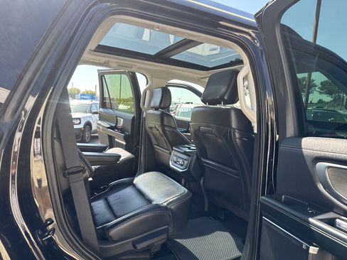 Used 2025 Ford Expedition Platinum AWD/4WD image 27