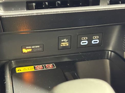 Used 2025 Toyota Camry SE FWD image 36
