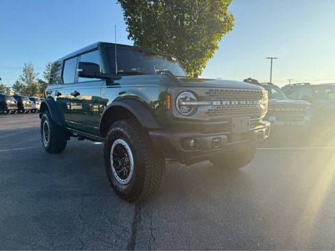 Used 2025 Ford Bronco Badlands AWD/4WD image 3