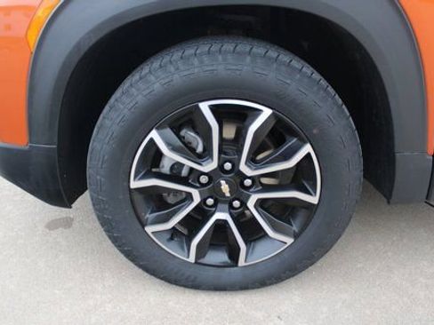 Used 2022 Chevrolet TrailBlazer ACTIV w/ Sun and Liftgate Package image 9