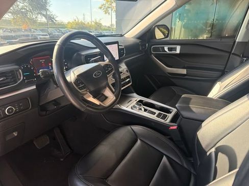 Used 2023 Ford Explorer XLT w/ Equipment Group 202A RWD image 6