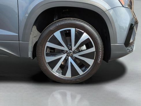 Used 2024 Volkswagen Taos SE image 10