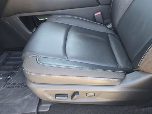 Used 2023 Nissan Pathfinder SL FWD image 17