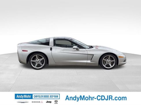 Used 2005 Chevrolet Corvette Coupe w/ Preferred Equipment Group RWD image 8