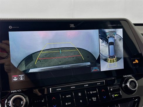 Used 2022 Toyota Highlander Platinum image 9