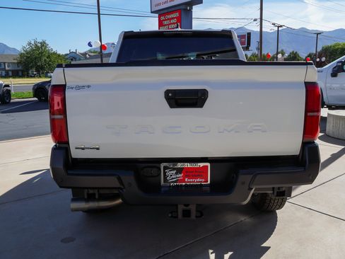 Used 2024 Toyota Tacoma SR w/ SR Upgrade Package AWD/4WD image 7
