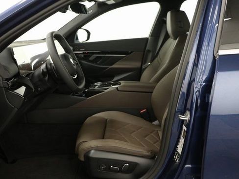 Used 2025 BMW 530i xDrive w/ Premium Package image 10