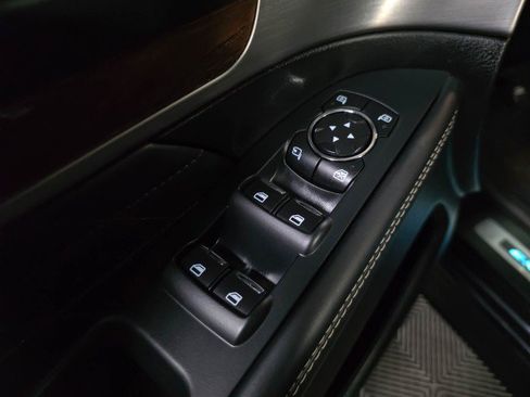 Used 2017 Ford Explorer Platinum image 32