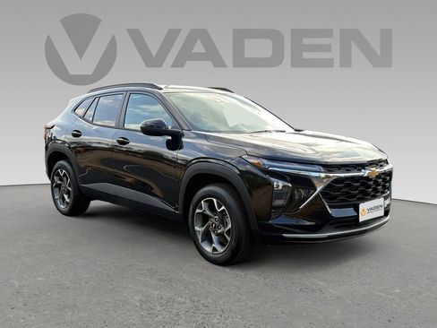 Used 2025 Chevrolet Trax LT w/ LT Convenience Package FWD image 1