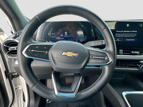 Used 2025 Chevrolet Equinox LT FWD image 11